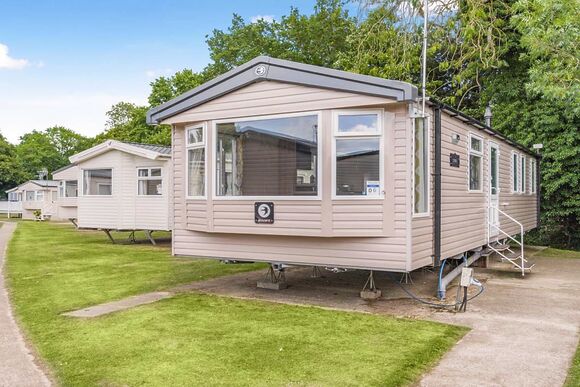Gold 3 Bedroom Caravan, Sleeps 8. With decking P, Gold 3 Bedroom Caravan, Sleeps 8. With decking - Weeley Bridge, Clacton-on-Sea
