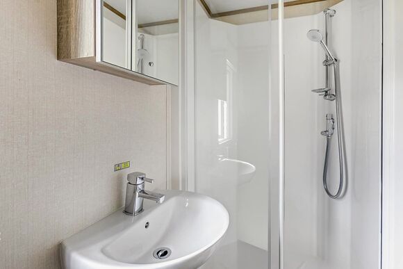 Gold Premium Caravan with ensuite & lake view - Weeley Bridge, Clacton-on-Sea