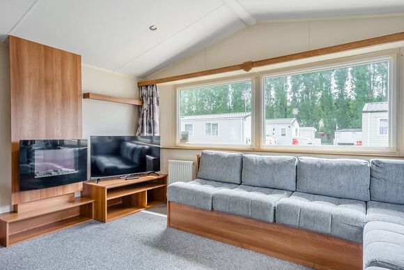 Silver 2 Bedroom Caravan, Sleeps 6 - Weeley Bridge, Clacton-on-Sea