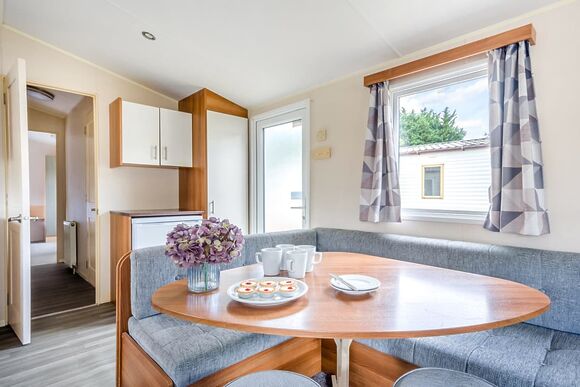 Silver 2 Bedroom Caravan, Sleeps 6 - Weeley Bridge, Clacton-on-Sea