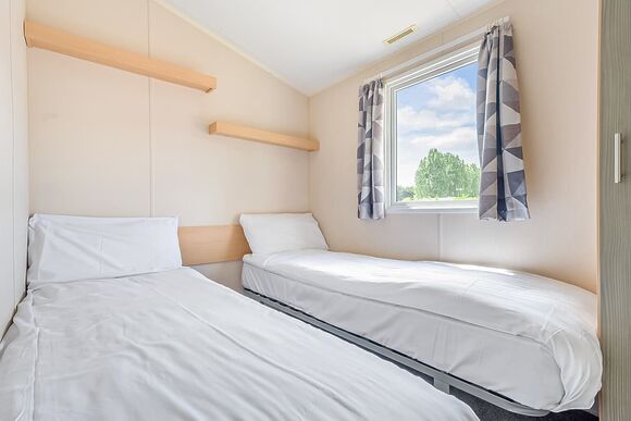 Silver 2 Bedroom Caravan, Sleeps 6 - Weeley Bridge, Clacton-on-Sea