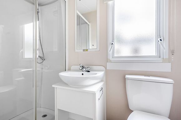 Silver 2 Bedroom Caravan, Sleeps 6 - Weeley Bridge, Clacton-on-Sea