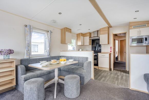 Silver 3 Bedroom Caravan, Sleeps 8 - Weeley Bridge, Clacton-on-Sea