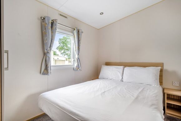 Silver 3 Bedroom Caravan, Sleeps 8 - Weeley Bridge, Clacton-on-Sea