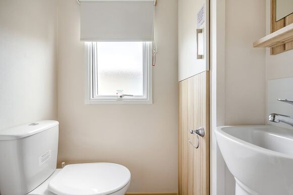 Silver 3 Bedroom Caravan, Sleeps 8 - Weeley Bridge, Clacton-on-Sea