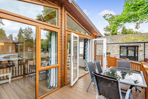 Deluxe 2 Bedroom Lodge, Sleeps 6. With ensuite & decking - Weeley Bridge, Clacton-on-Sea