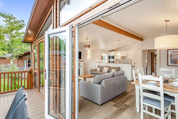 Deluxe 2 Bedroom Lodge, Sleeps 6. With ensuite & decking P, Deluxe 2 Bedroom Lodge, Sleeps 6. With ensuite & decking - Weeley Bridge, Clacton-on-Sea