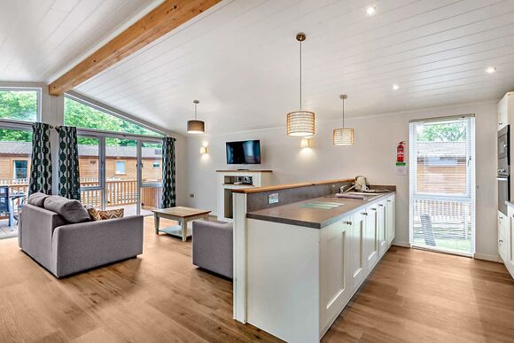 Deluxe 2 Bedroom Lodge, Sleeps 6. With ensuite & decking P, Deluxe 2 Bedroom Lodge, Sleeps 6. With ensuite & decking - Weeley Bridge, Clacton-on-Sea