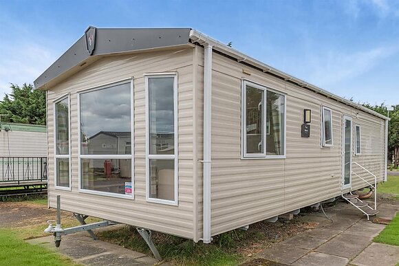 Gold 2 Bedroom Caravan, Sleeps 6. With decking and lake view. - Weeley Bridge, Clacton-on-Sea