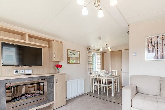 Gold 2 Bedroom Caravan, Sleeps 6. With decking and lake view. - Weeley Bridge, Clacton-on-Sea