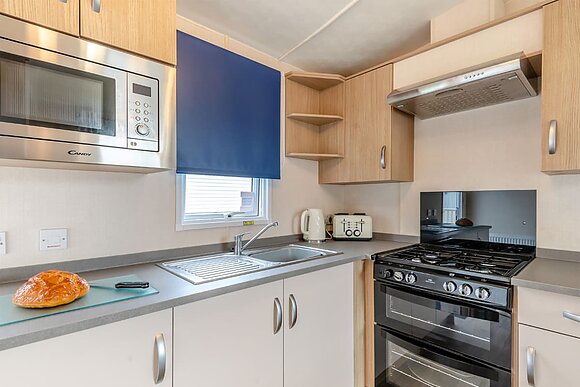 Gold 2 Bedroom Caravan, Sleeps 6. With decking and lake view. - Weeley Bridge, Clacton-on-Sea