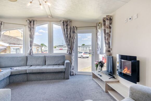 Gold Caravan with parking & decking - Breydon Water, Burgh Castle, Nr Gt Yarmouth