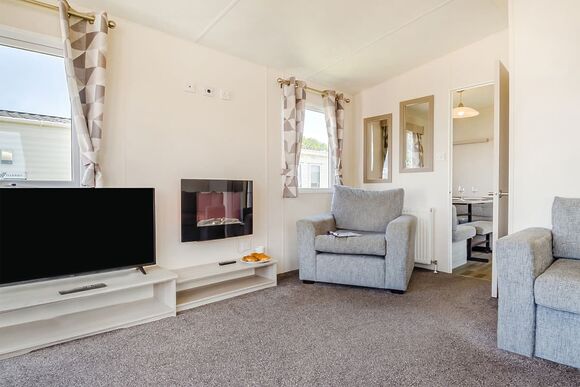 Gold Caravan with parking & decking - Breydon Water, Burgh Castle, Nr Gt Yarmouth