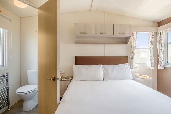 Gold Caravan with parking & decking - Breydon Water, Burgh Castle, Nr Gt Yarmouth