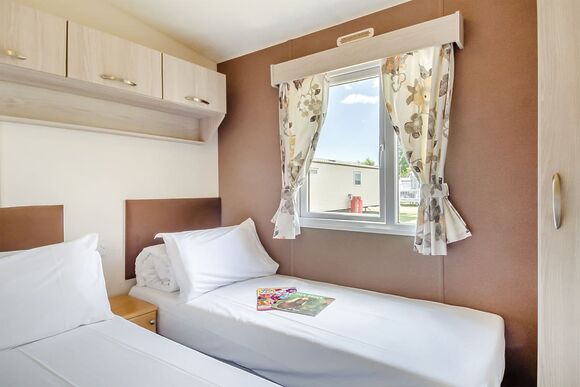 Gold Caravan with parking & decking - Breydon Water, Burgh Castle, Nr Gt Yarmouth