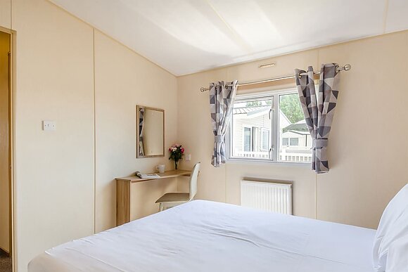 Gold 2 Caravan slps 6 parking and decking P - Breydon Water, Burgh Castle, Nr Gt Yarmouth