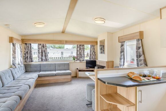 Gold Caravan with parking 6 - Breydon Water, Burgh Castle, Nr Gt Yarmouth