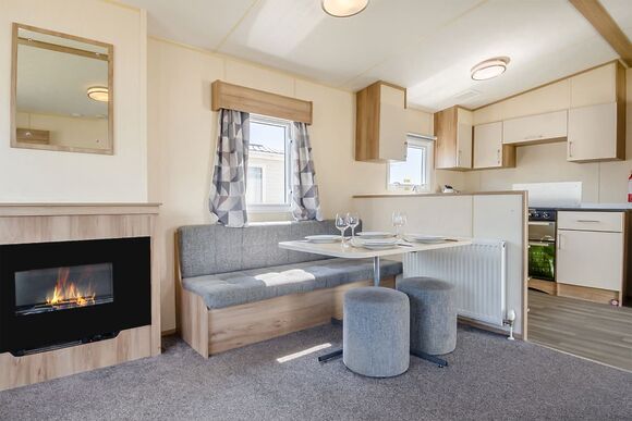 Gold Caravan with parking 6 - Breydon Water, Burgh Castle, Nr Gt Yarmouth