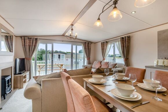 Gold Premium Caravan, parking, ensuite & decking 6 - Breydon Water, Burgh Castle, Nr Gt Yarmouth