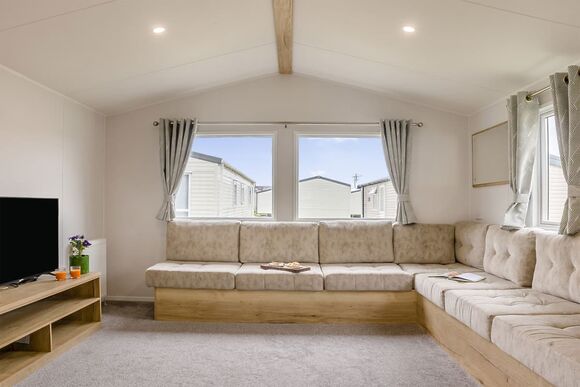 Silver Caravan with parking & decking 6 - Breydon Water, Burgh Castle, Nr Gt Yarmouth