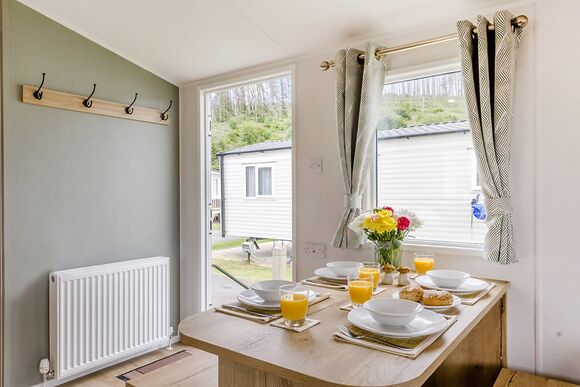 Silver Caravan with parking & decking 6, Silver Caravan with parking & decking 6 P - Breydon Water, Burgh Castle, Nr Gt Yarmouth