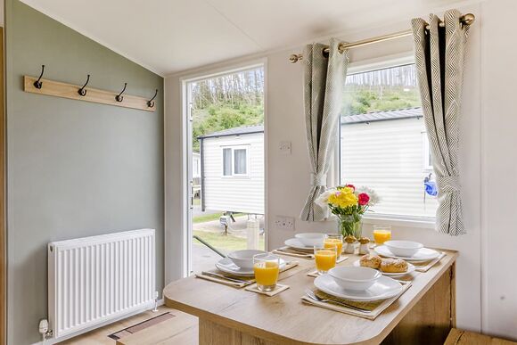 Silver Caravan with parking & decking - Breydon Water, Burgh Castle, Nr Gt Yarmouth