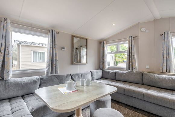 Silver Caravan with parking 8 - Breydon Water, Burgh Castle, Nr Gt Yarmouth