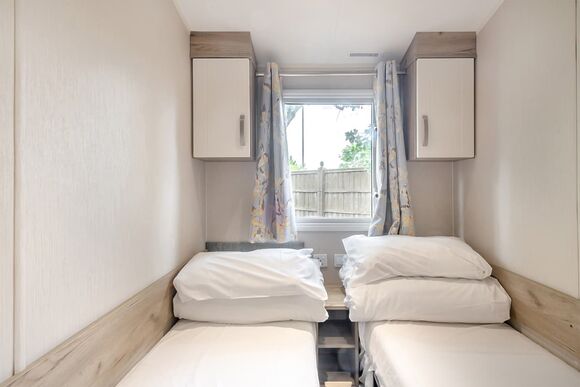 Silver Caravan with parking 8 - Breydon Water, Burgh Castle, Nr Gt Yarmouth