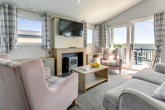 Deluxe Lodge with parking, ensuite & decking P, Deluxe Lodge with parking, ensuite & decking - Breydon Water, Burgh Castle, Nr Gt Yarmouth