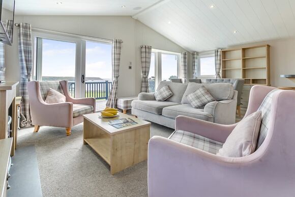 Deluxe Lodge with parking, ensuite & decking, Deluxe Lodge with parking, ensuite & decking P - Breydon Water, Burgh Castle, Nr Gt Yarmouth
