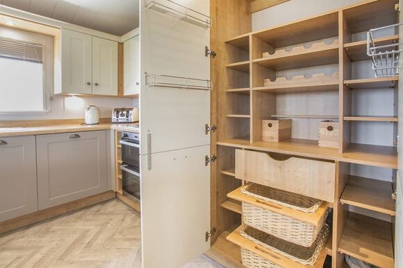 Deluxe Lodge with parking, ensuite & decking P, Deluxe Lodge with parking, ensuite & decking - Breydon Water, Burgh Castle, Nr Gt Yarmouth