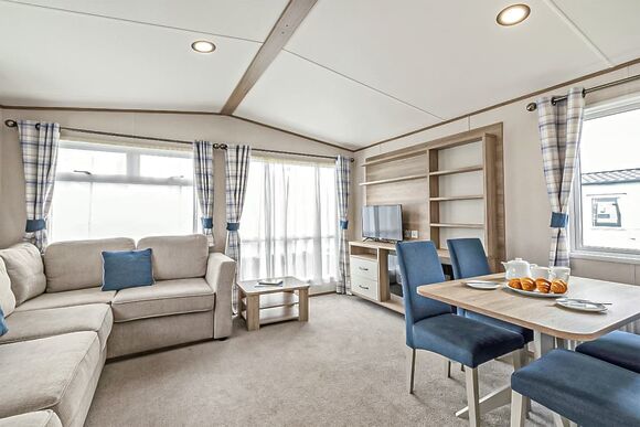 Gold Accessible with parking - Breydon Water, Burgh Castle, Nr Gt Yarmouth