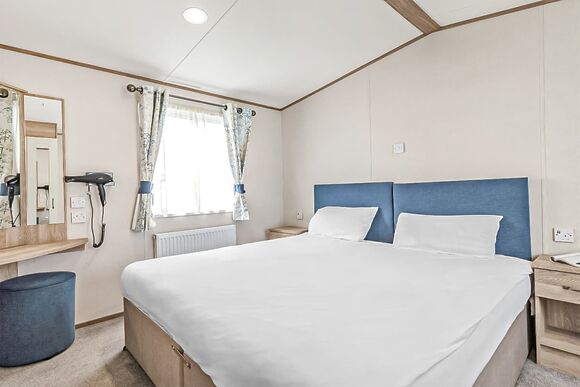 Gold Accessible with parking - Breydon Water, Burgh Castle, Nr Gt Yarmouth