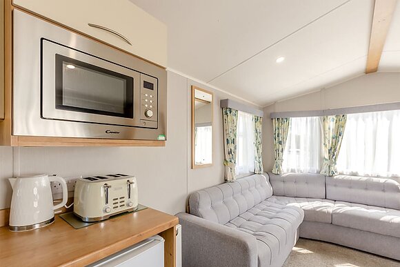 Bronze 2 Bedroom Caravan Sleeps 6. With parking. P - Breydon Water, Burgh Castle, Nr Gt Yarmouth