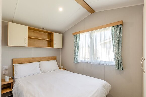 Bronze 2 Bedroom Caravan Sleeps 6. With parking. P - Breydon Water, Burgh Castle, Nr Gt Yarmouth