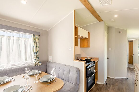 Bronze 2 Bedroom Caravan Sleeps 6. With parking. P - Breydon Water, Burgh Castle, Nr Gt Yarmouth