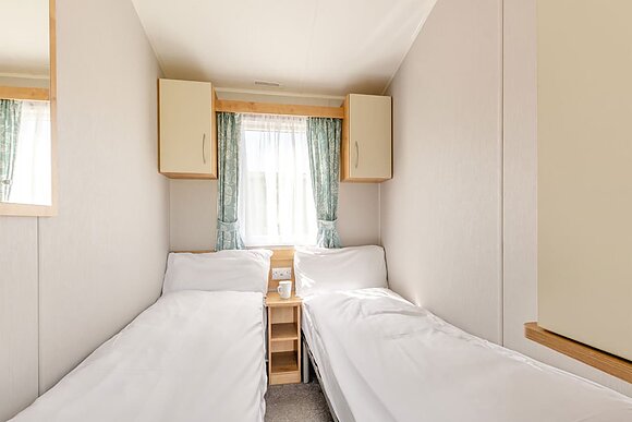 Bronze 2 Bedroom Caravan Sleeps 6. With parking. P - Breydon Water, Burgh Castle, Nr Gt Yarmouth