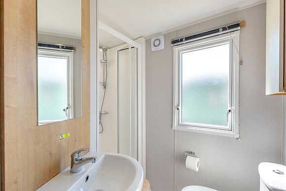 Bronze 2 Bedroom Caravan Sleeps 6. With parking. P - Breydon Water, Burgh Castle, Nr Gt Yarmouth