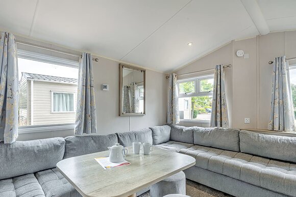 Silver 3 Bedroom Caravan, Sleeps 6. With dedicated parking P - Breydon Water, Burgh Castle, Nr Gt Yarmouth