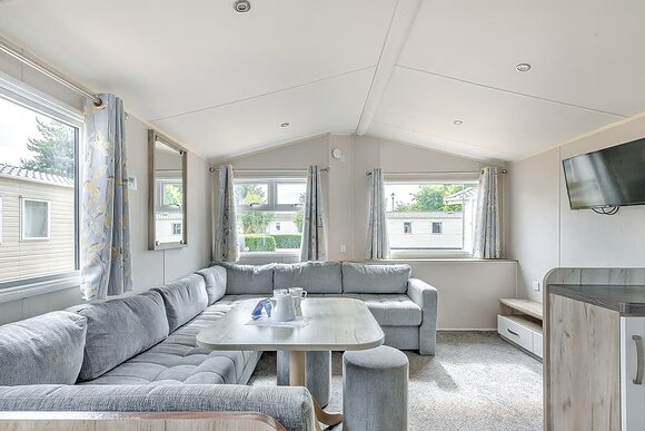 Silver 3 Bedroom Caravan, Sleeps 6. With dedicated parking P - Breydon Water, Burgh Castle, Nr Gt Yarmouth