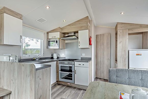 Silver 3 Bedroom Caravan, Sleeps 6. With dedicated parking P - Breydon Water, Burgh Castle, Nr Gt Yarmouth