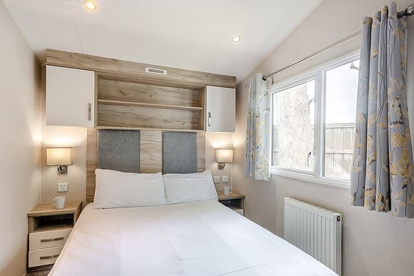 Silver 3 Bedroom Caravan, Sleeps 6. With dedicated parking P - Breydon Water, Burgh Castle, Nr Gt Yarmouth