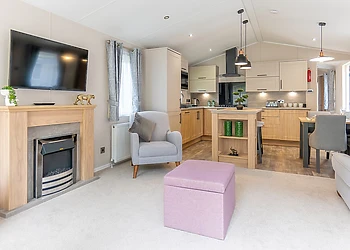 Hot Tub Lodge 3 - Percy Wood Golf and Country Park, Morpeth