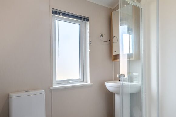 Deluxe Lodge with parking & decking 4 - Whitley Bay, Whitley Bay, Tyne and Wear