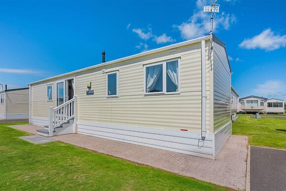 Gold 3 Caravan slps 8 parking, decking, Gold Caravan with parking - Withernsea Sands, Withernsea, Humberside