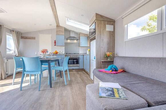 Gold 3 Caravan slps 8 parking, decking, Gold Caravan with parking - Withernsea Sands, Withernsea, Humberside