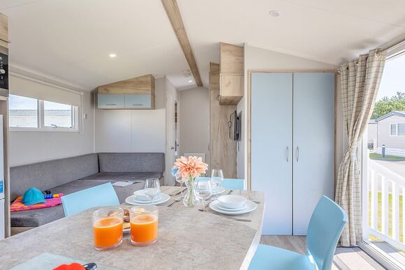 Gold Caravan with parking, Gold 3 Caravan slps 8 parking, decking - Withernsea Sands, Withernsea, Humberside