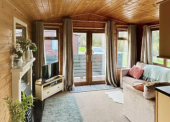 Chepstow Lodge - Pant Wilkin Lodges and Equestrian Centre, Cowbridge