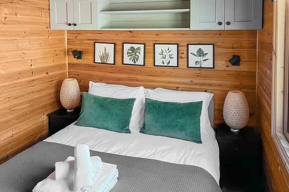 Chepstow Lodge - Pant Wilkin Lodges and Equestrian Centre, Cowbridge