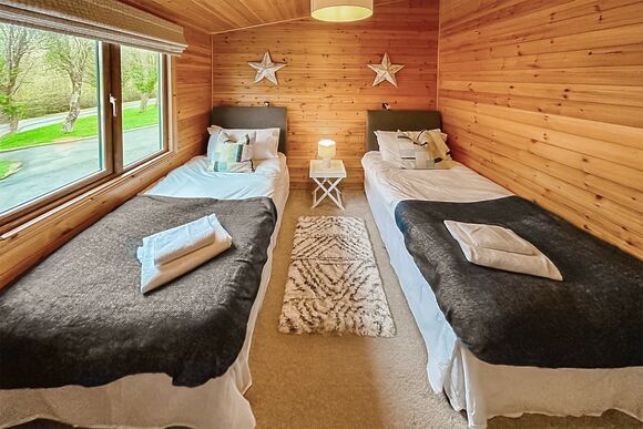 Aintree Lodge - Pant Wilkin Lodges and Equestrian Centre, Cowbridge